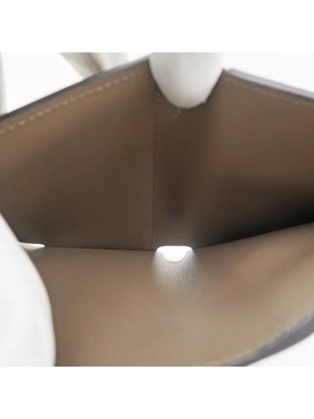 Louis Vuitton Trifold Wallet Portefeuille Capucines Compact - Picture 7 of 10